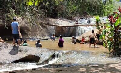 El Tours Cascada los 5 Enanos, es una de las mejores opciones para ir con la familia, en la Selva Central, el agua es temperada todo el día.